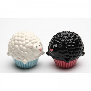 CosmosGifts Cupcake Sheep Salt and Pepper Set SMOS1048